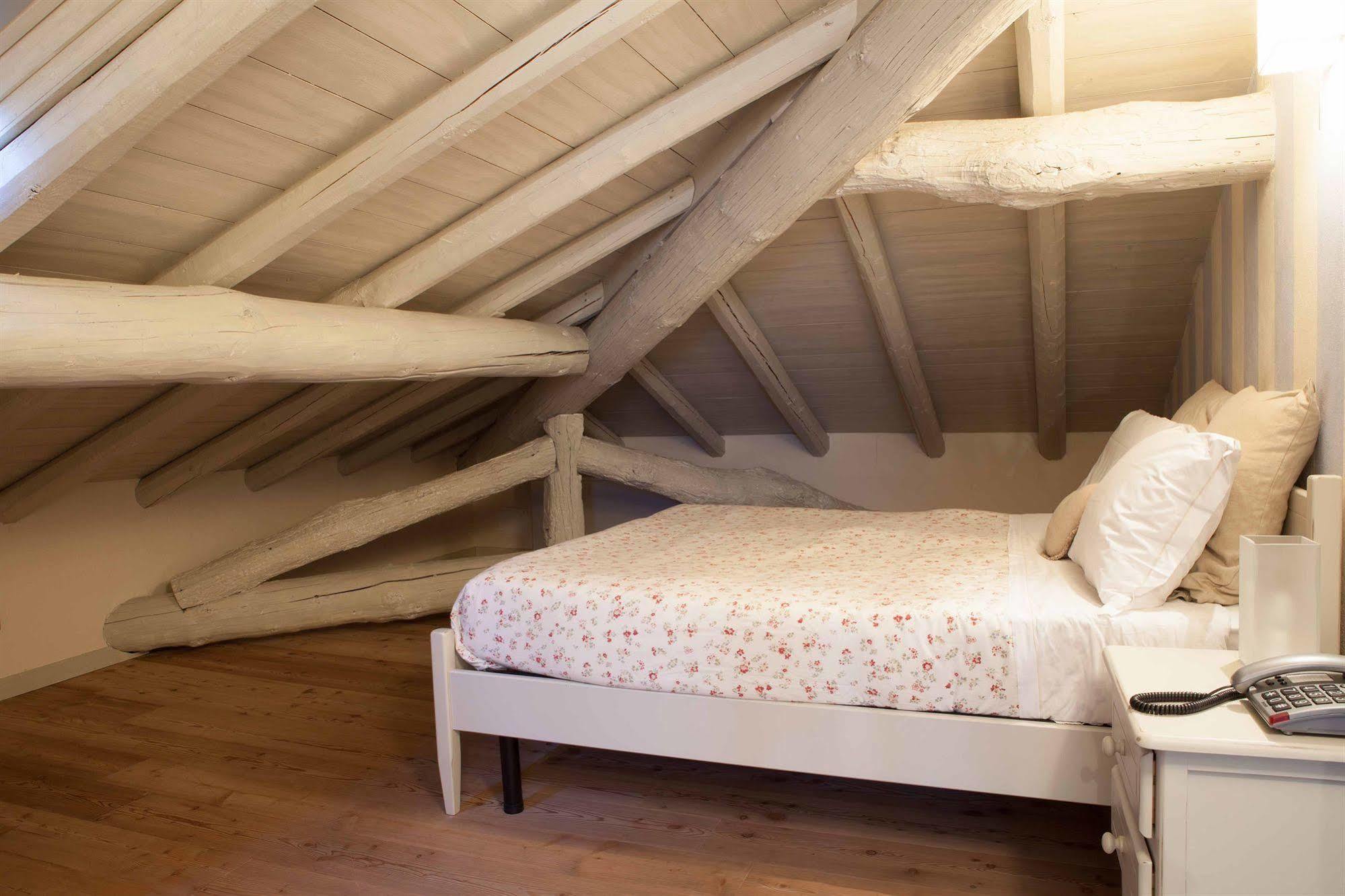 Regina Teodolinda Suites Laglio Ngoại thất bức ảnh